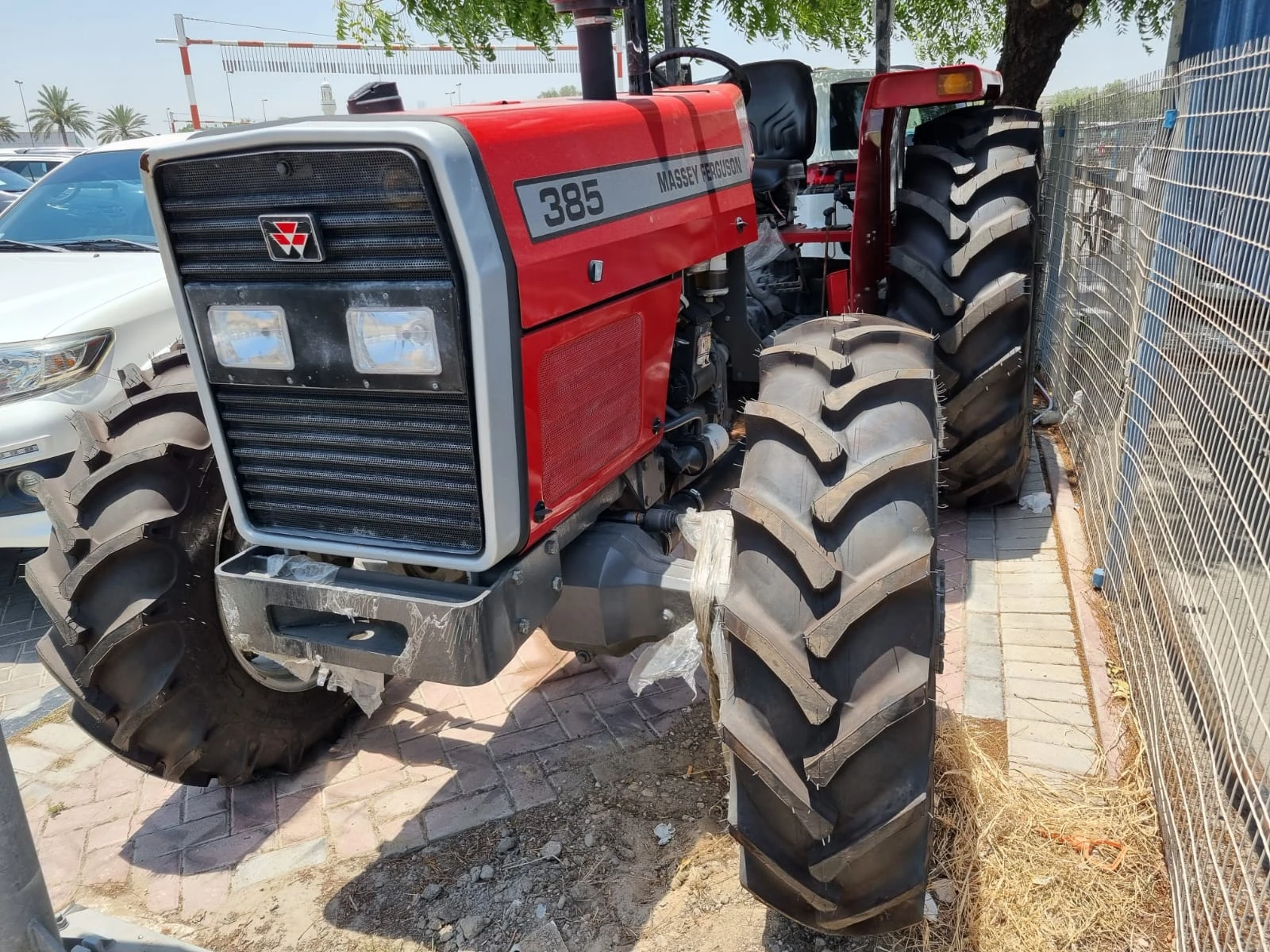 Massey Ferguson 385